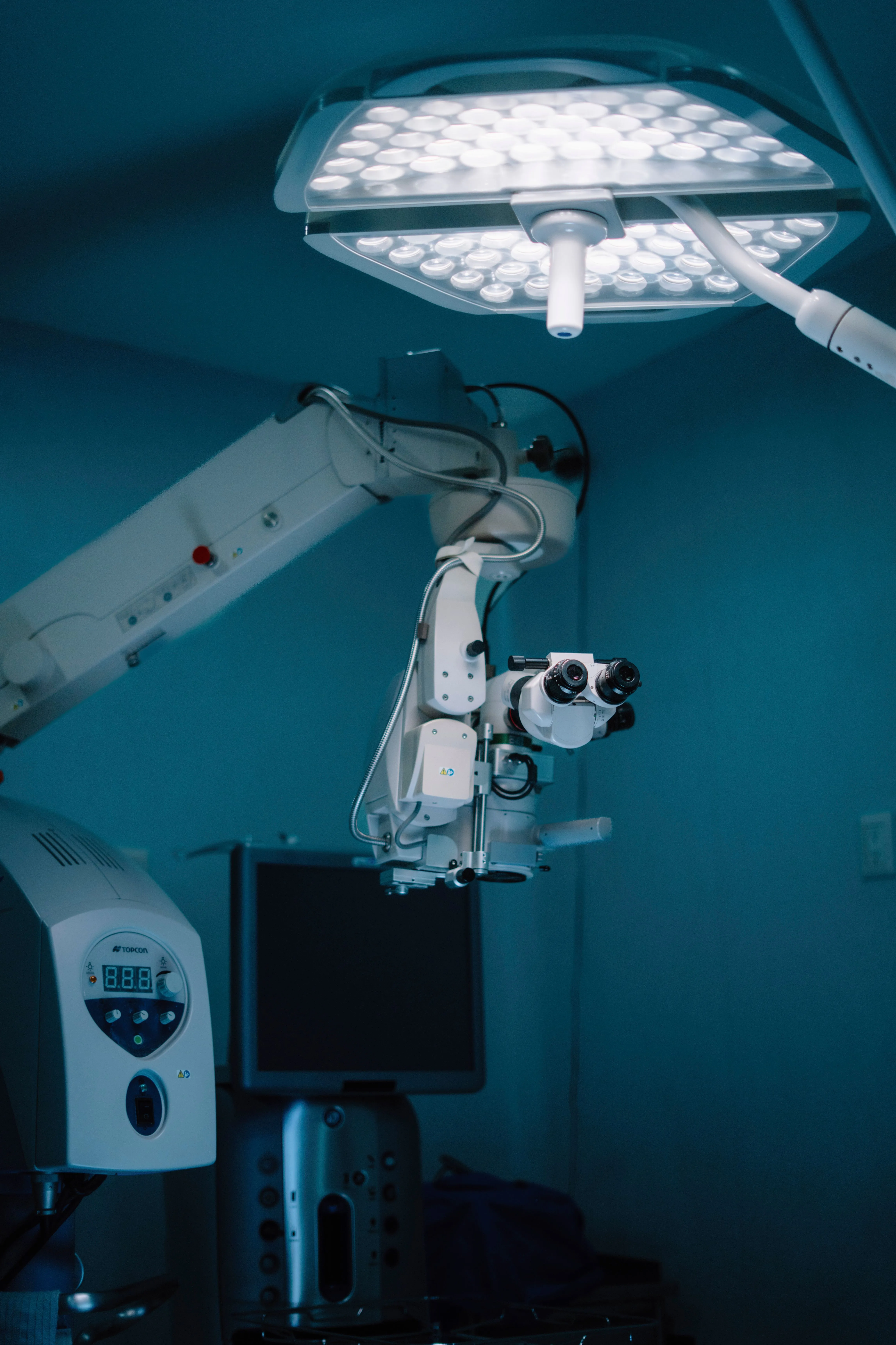 Advanced surgical microscope and operating theatre lighting at OncoVie